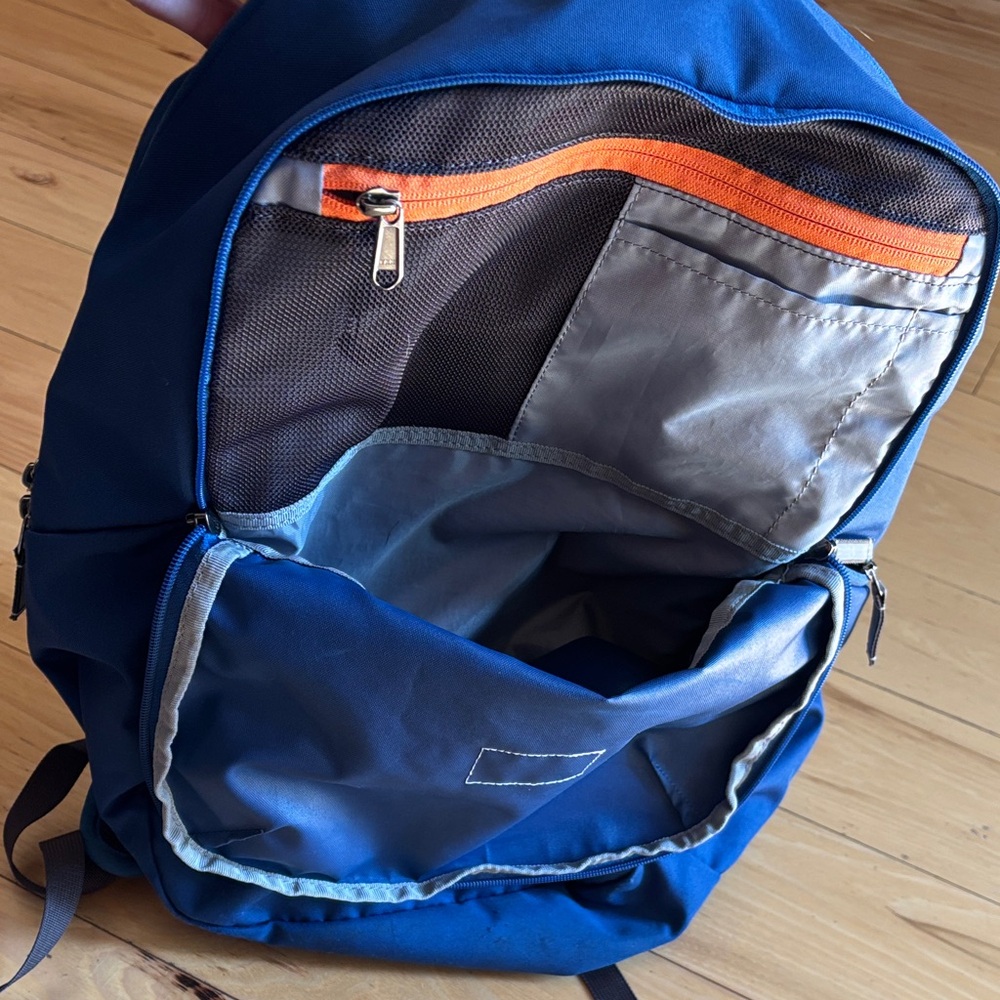 Mountain Equipment Coop Blue Backpack 26L - Picture 3 of 5